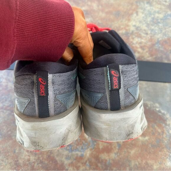 Asics Novablast 2 Shoes Men Sz 13 Gray Running Athletic Training Gym Sneakers - Picture 5 of 9